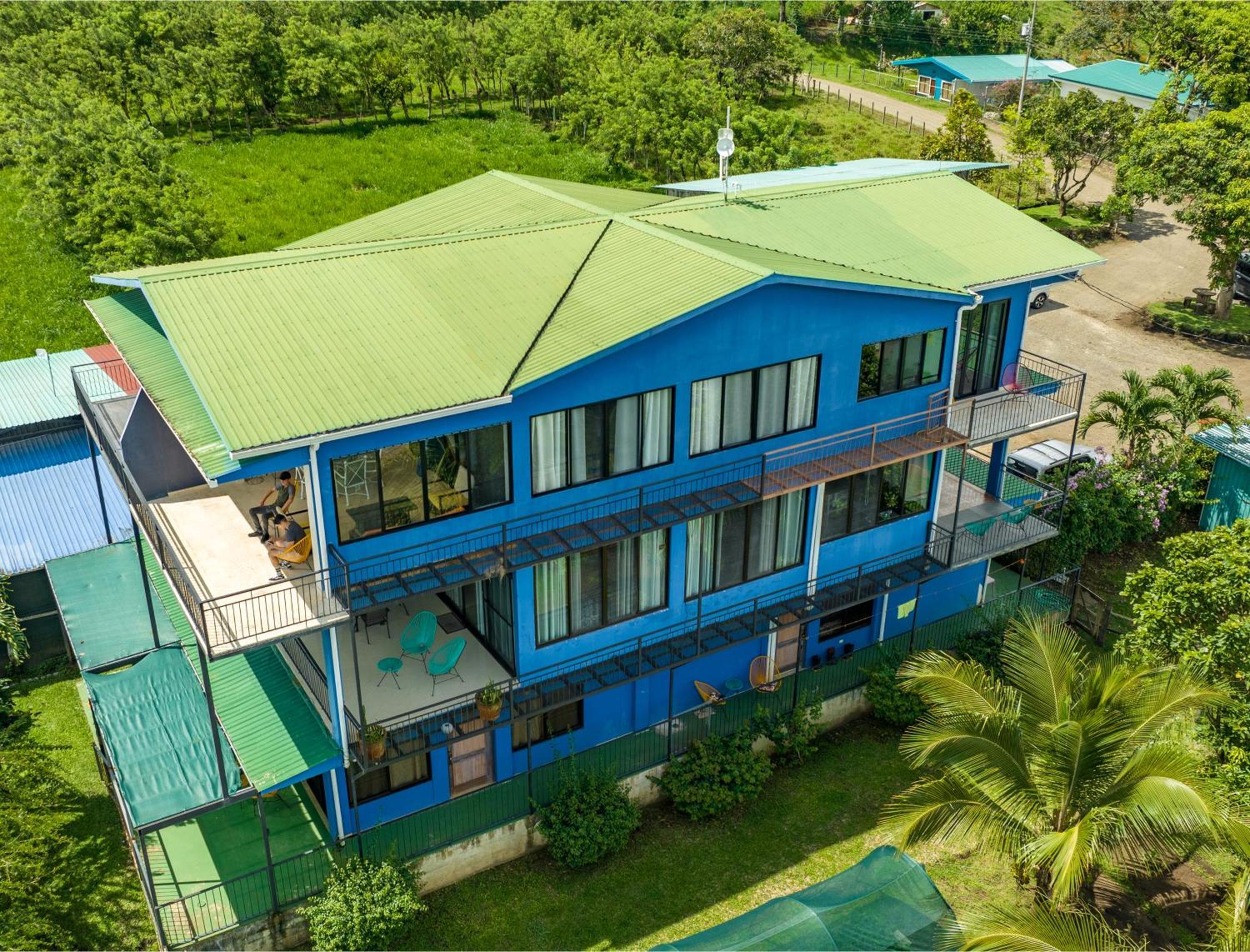 Tinajas Arenal Lakefront Lodge Нуэво-Ареналь Экстерьер фото